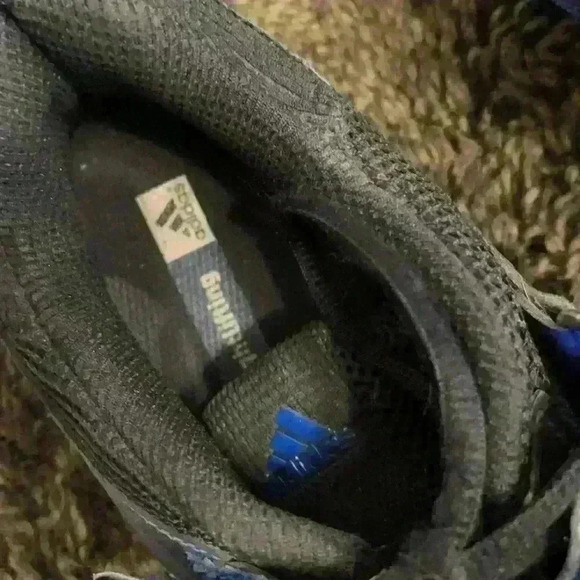 Adidas sneakers 9 1/2 - Picture 3 of 5